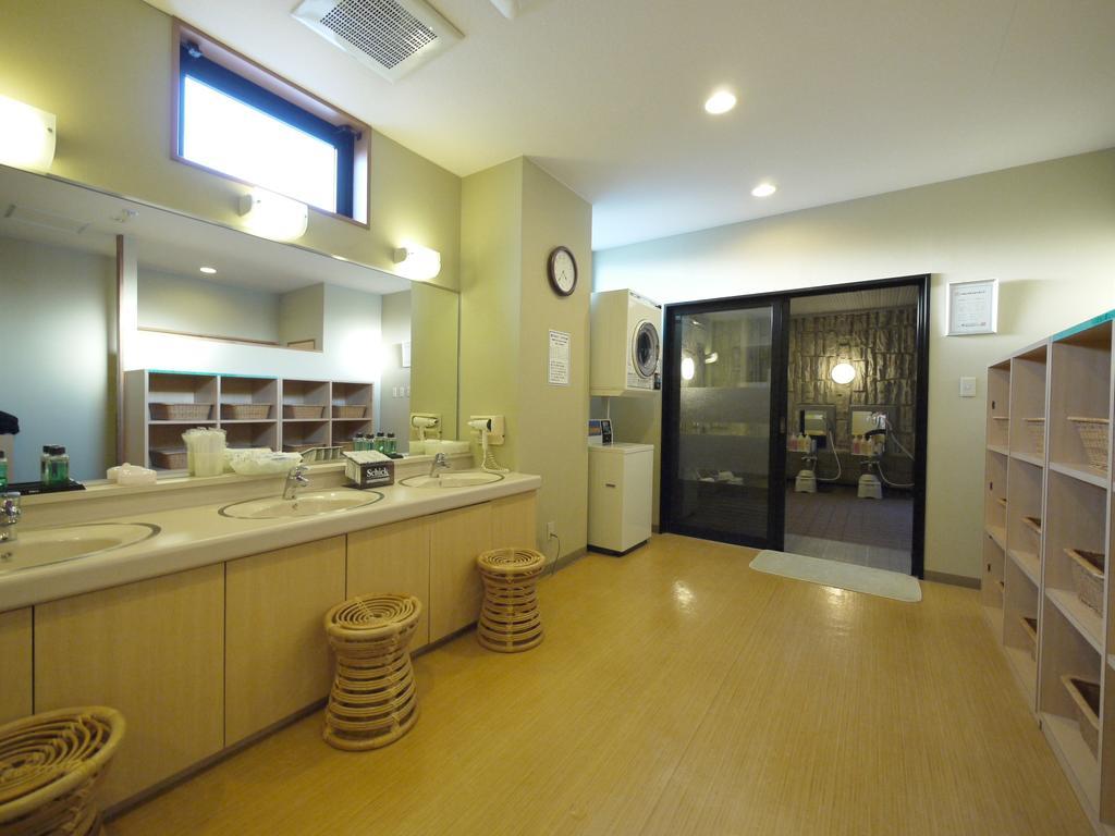 Hotel Route-Inn Yonezawa Ekihigashi Bagian luar foto